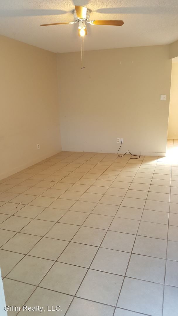 Building Photo - 3 br, 1 bath House - 521 Heather Ln