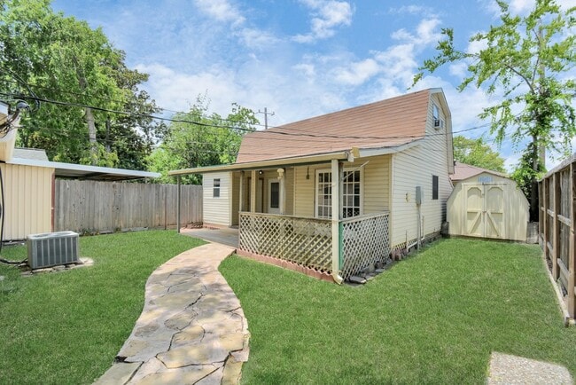 Foto del edificio - 7441 Evie Ln