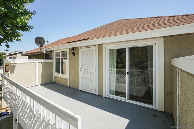 Building Photo - Fully Remodeled 3 bedroom Townhome with 2 ...