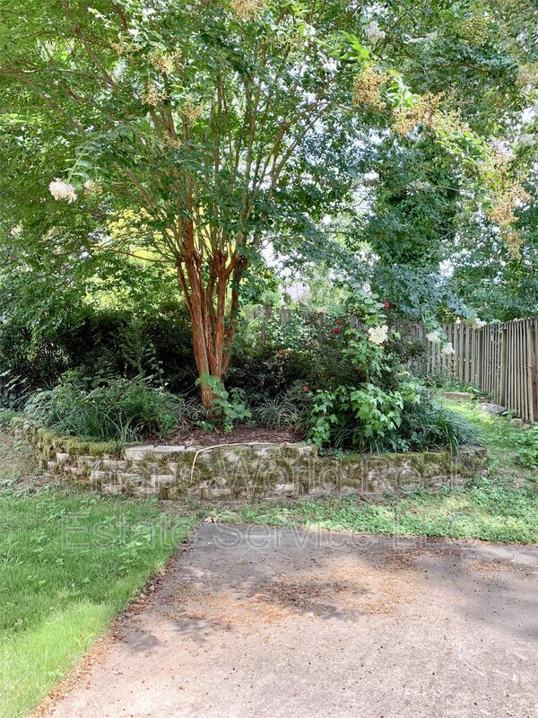 Foto del edificio - 4068 Beaver Oaks Dr