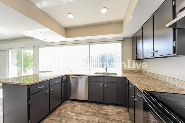 Building Photo - 274 Meadow Path Dr