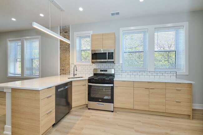 Building Photo - 2876 W 21st Pl
