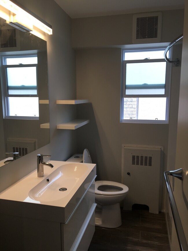 salle de bain n°1 - 735 Regent St