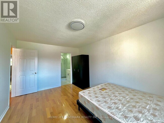 Building Photo - 654 Dinsmore Ct