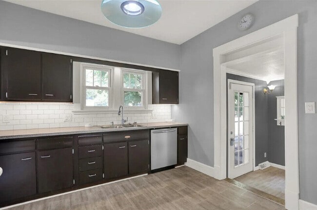 Building Photo - 1214 Columbia Street - Newly Remodeled