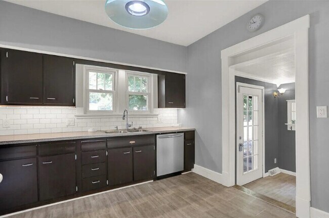 Foto del edificio - 1214 Columbia Street - Newly Remodeled