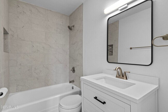 Foto del edificio - Beautiful Modern 3 bed-2 bath HOUSE locate...