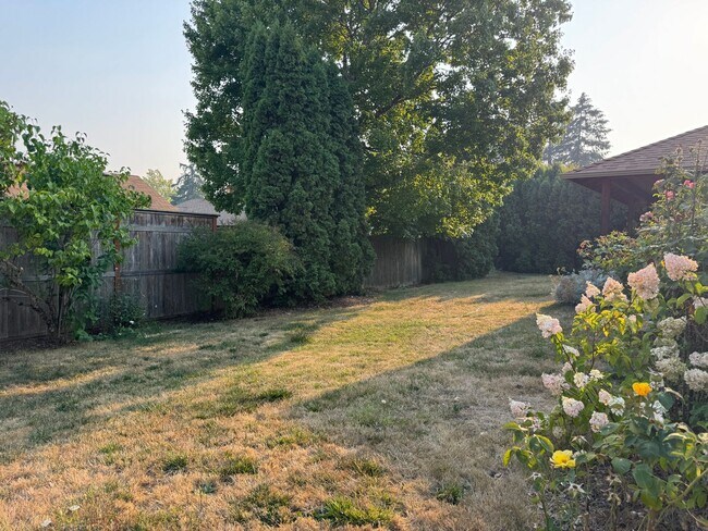 Foto del edificio - 1440 NW Meadowgreen Pl