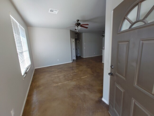 Foto del edificio - Beautiful 3 Beds 2 Baths Home in El Reno!