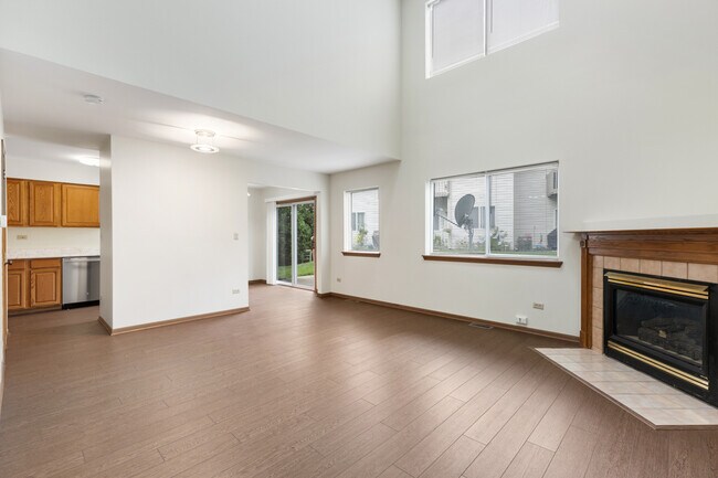 Building Photo - 658 E Whispering Oaks Ct