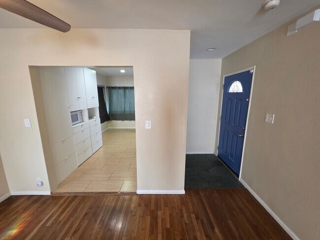 Foto del edificio - Beautiful 3-Bedroom, 3-Bath Home with Modern Comforts