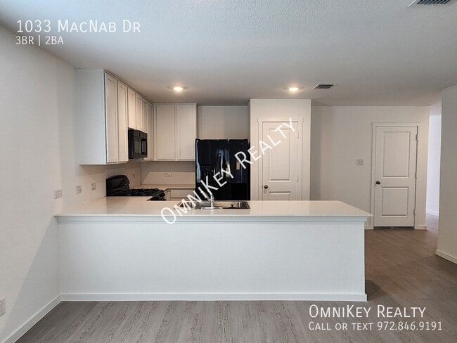 Building Photo - 1033 Macnab Dr