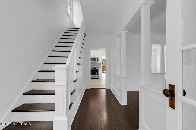 Building Photo - 18 Holly St