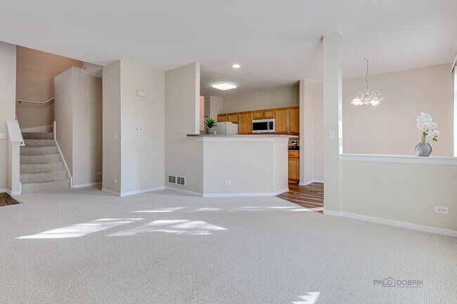 Foto del edificio - 348 Pine Lake Cir