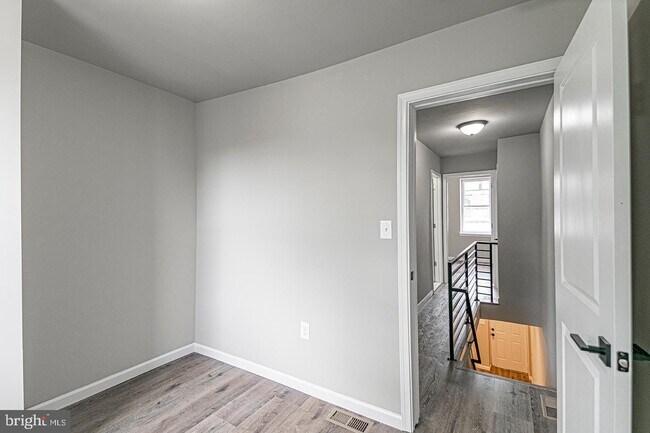 Foto del edificio - 1935 S Croskey St