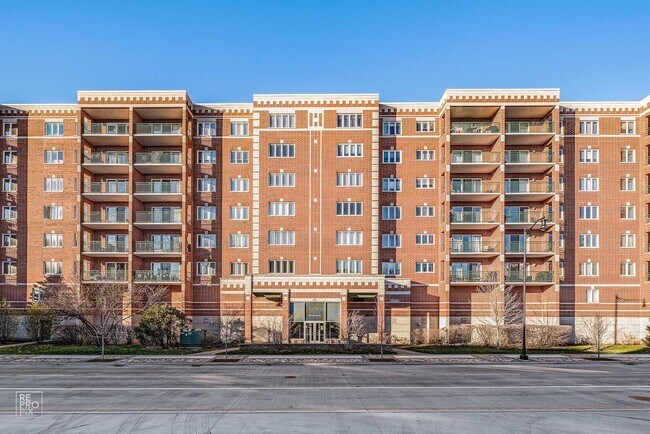 Building Photo - 650 N River Rd