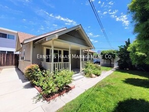 Building Photo - 1378 Loma Ave
