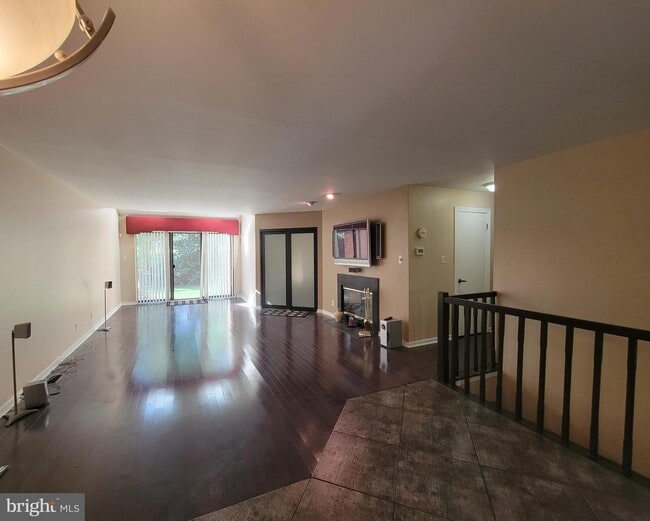Building Photo - 1302 Augusta Cir