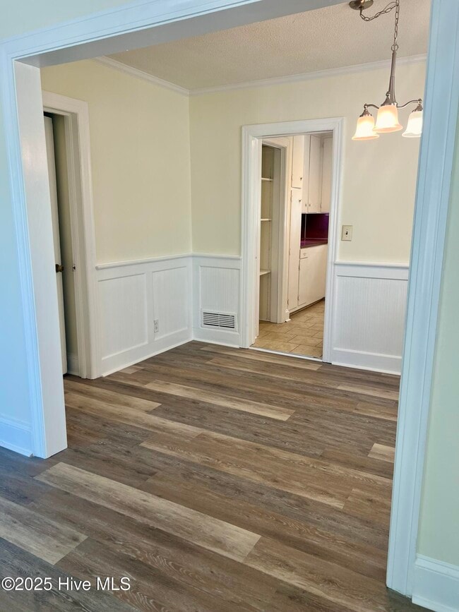 Building Photo - 2607 S Memorial Dr