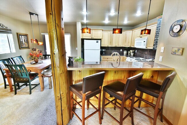 Building Photo - Winter Seasonal Rental - 33 Skyline Drive