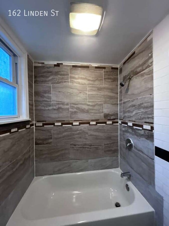 Foto del edificio - 162 Linden St