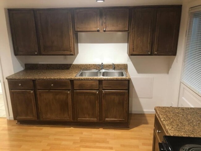 Building Photo - 2-602 Locust Ave