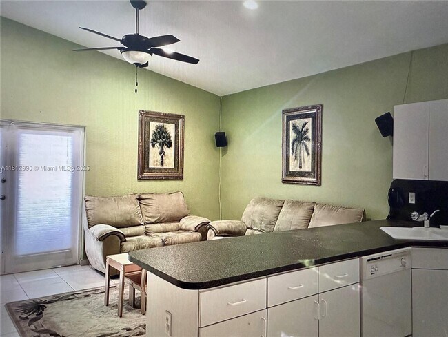 Foto del edificio - 8915 NW 164th St