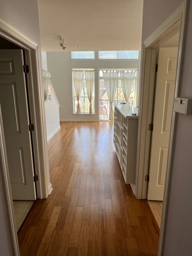 Building Photo - 2 Bedroom Downtown Milwaukee Condo