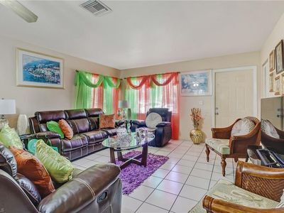 Foto del edificio - 5256 Coronado Pkwy