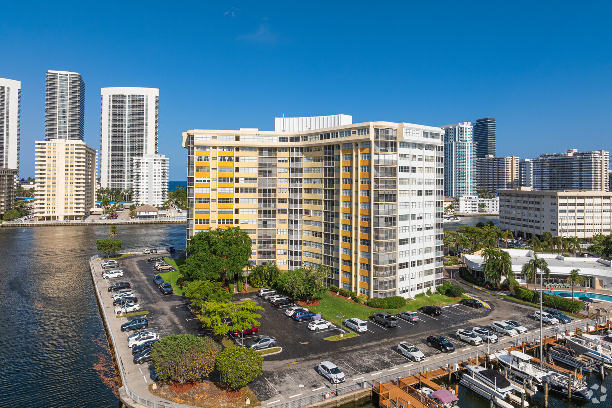 Primario - Lake Point Tower