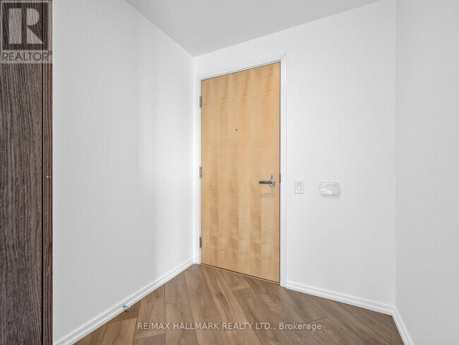 Photo du bâtiment - 45 Charles St E