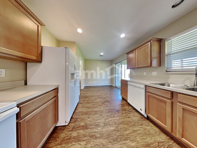 Building Photo - 111 Maned Dr