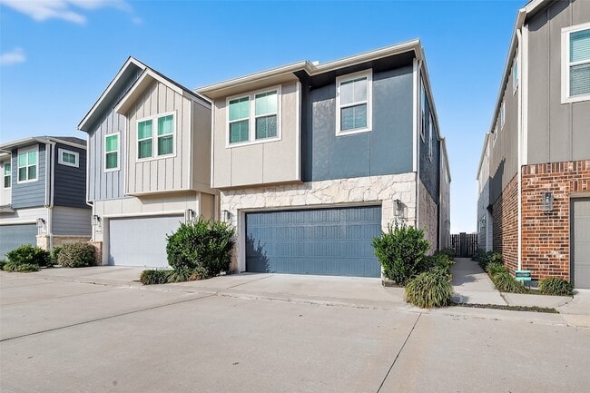 Foto del edificio - 9816 Magnolia Village Ln