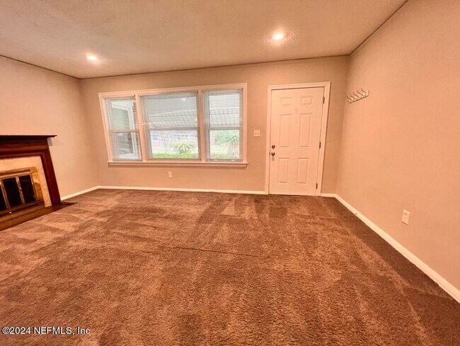Foto del edificio - 1135 Brierfield Dr