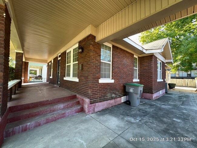 Building Photo - 443 N Avalon St