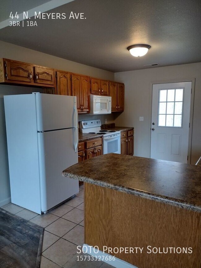 Building Photo - 3BD/1BA Pet Friendly Duplex in Benton