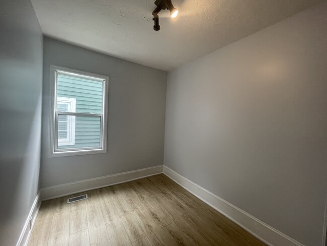 Building Photo - 55 Portledge Ave