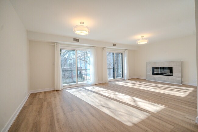 Foto del edificio - 2740 W Farragut Ave