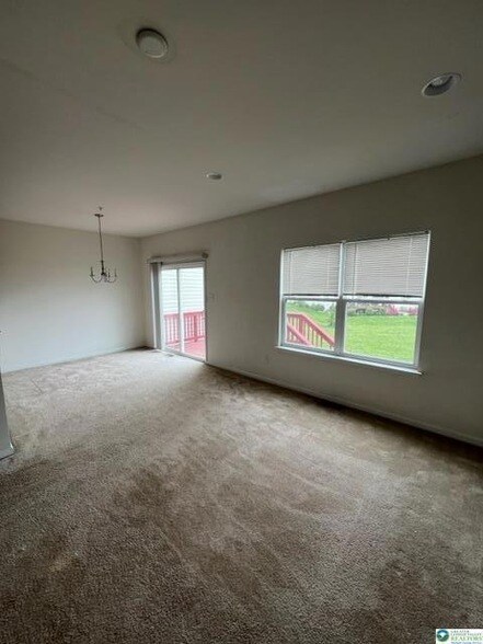 Building Photo - 974 King Way