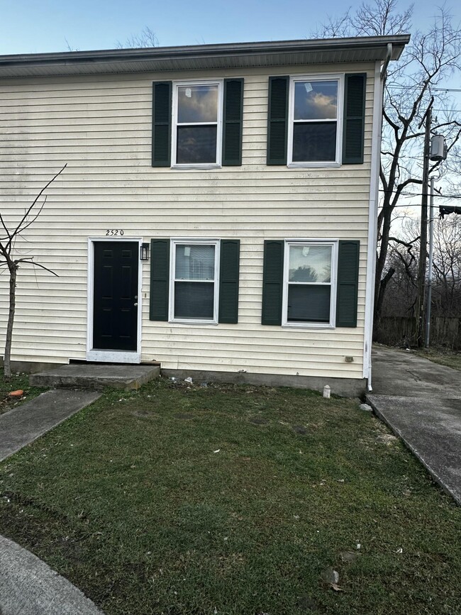 Foto del edificio - 2520 Lindenhurst Dr