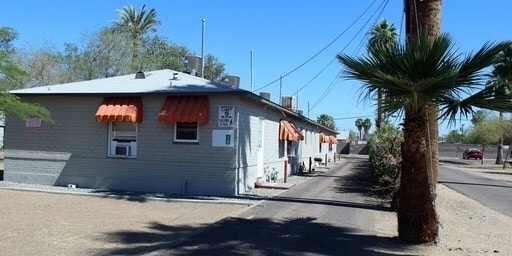 Building Photo - One Bed One Bath Centrally Located