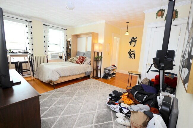 Building Photo - 118 Riverway