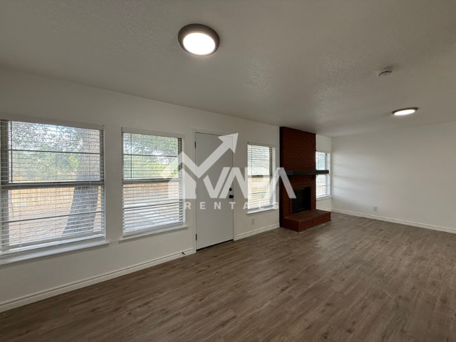 Photo - 1078 Frost Fire House