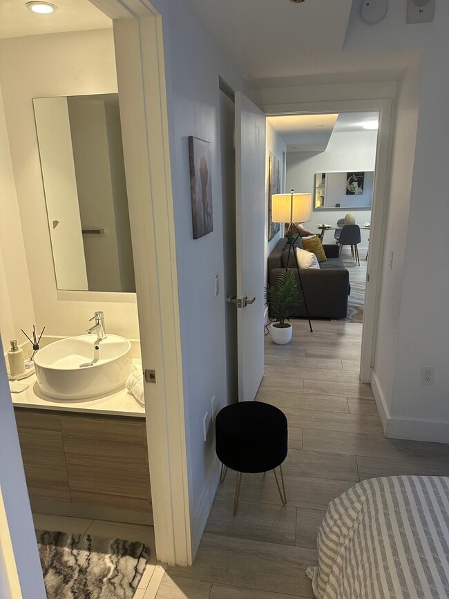 Foto del edificio - 121 NE 34th St