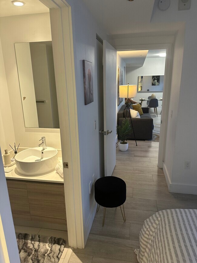 Building Photo - 121 NE 34th St