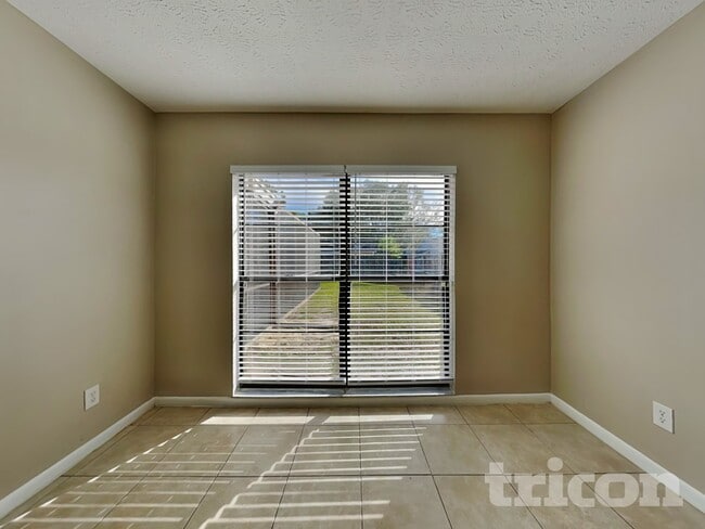 Building Photo - 1422 Mistyglen Ln
