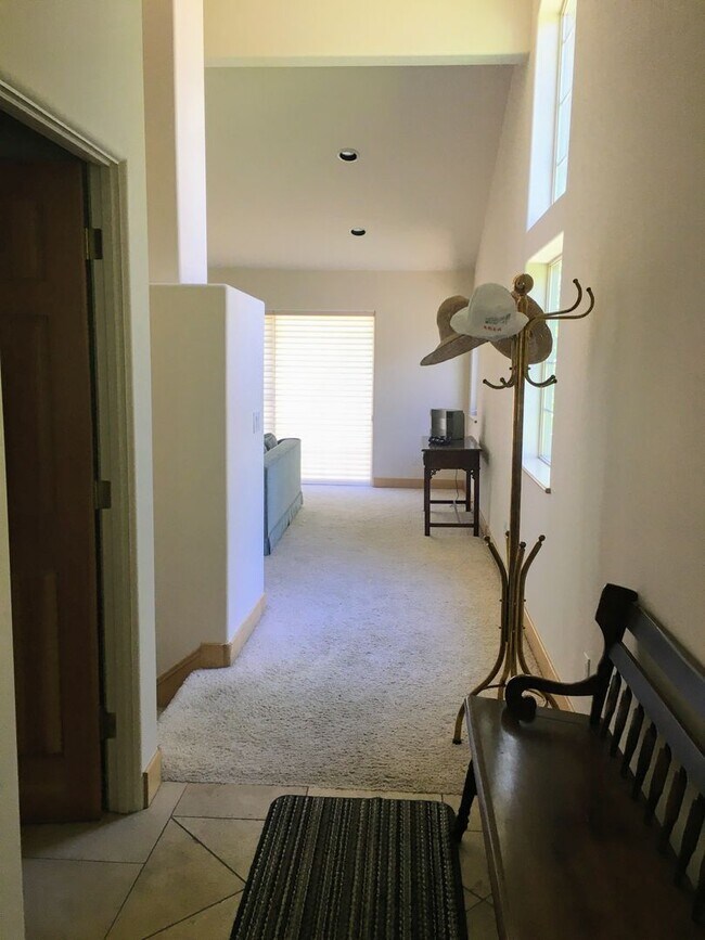 Building Photo - 314 Ski Way