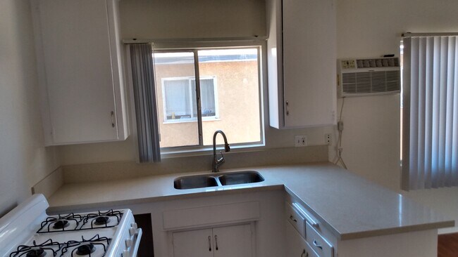 Foto del edificio - 6333 Coldwater Canyon Ave