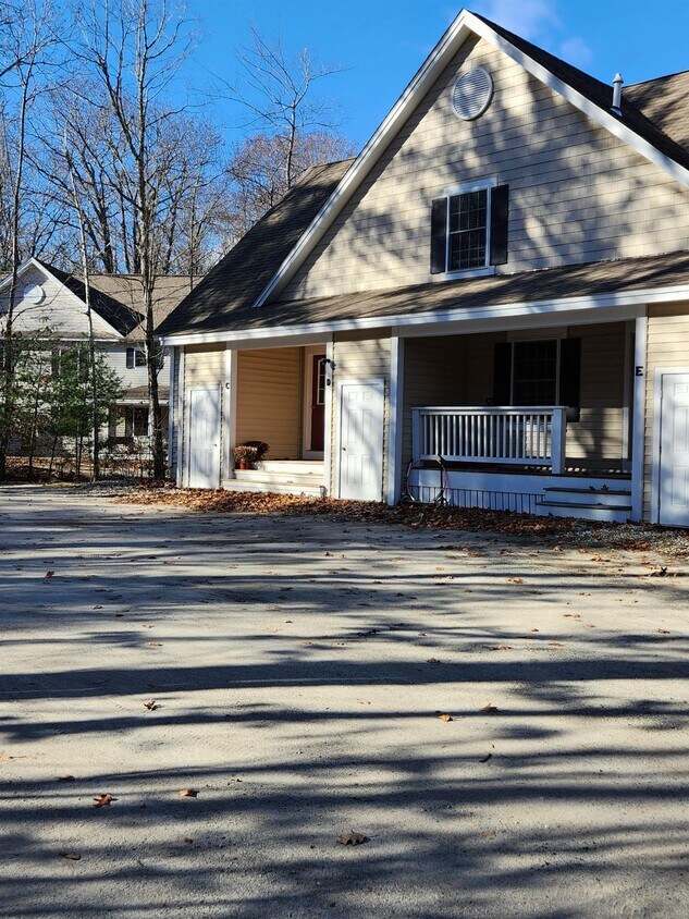 562 New Hampshire Rte 103 Unit C, Sunapee, NH 03782 Apartment for