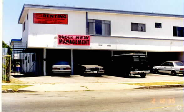 Building Photo - 3205 W 60th St